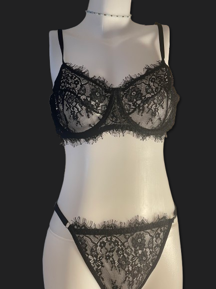 Ensemble de lingerie noir en dentelle