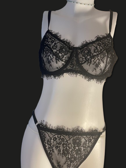 Ensemble de lingerie noir en dentelle