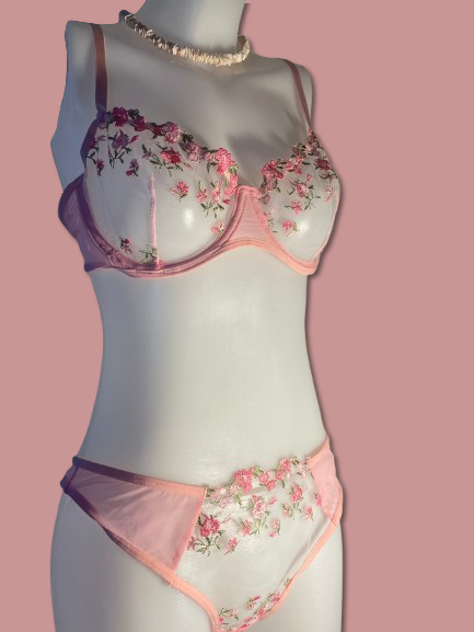 Ensemble rose a fleurs dentelle