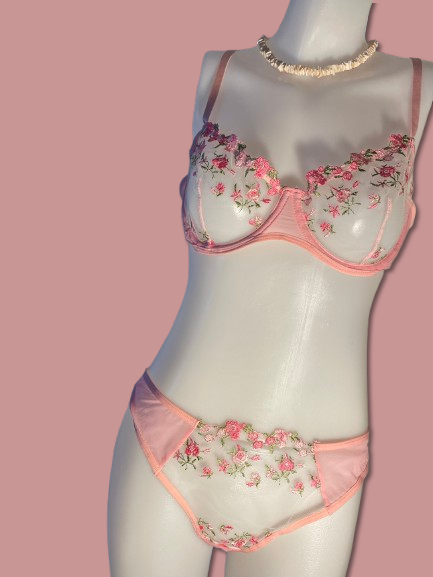 Ensemble rose a fleurs dentelle